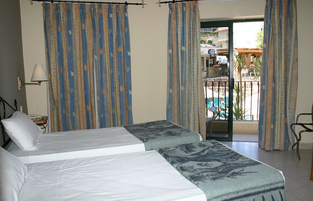 Фото Porto Azzurro Aparthotel