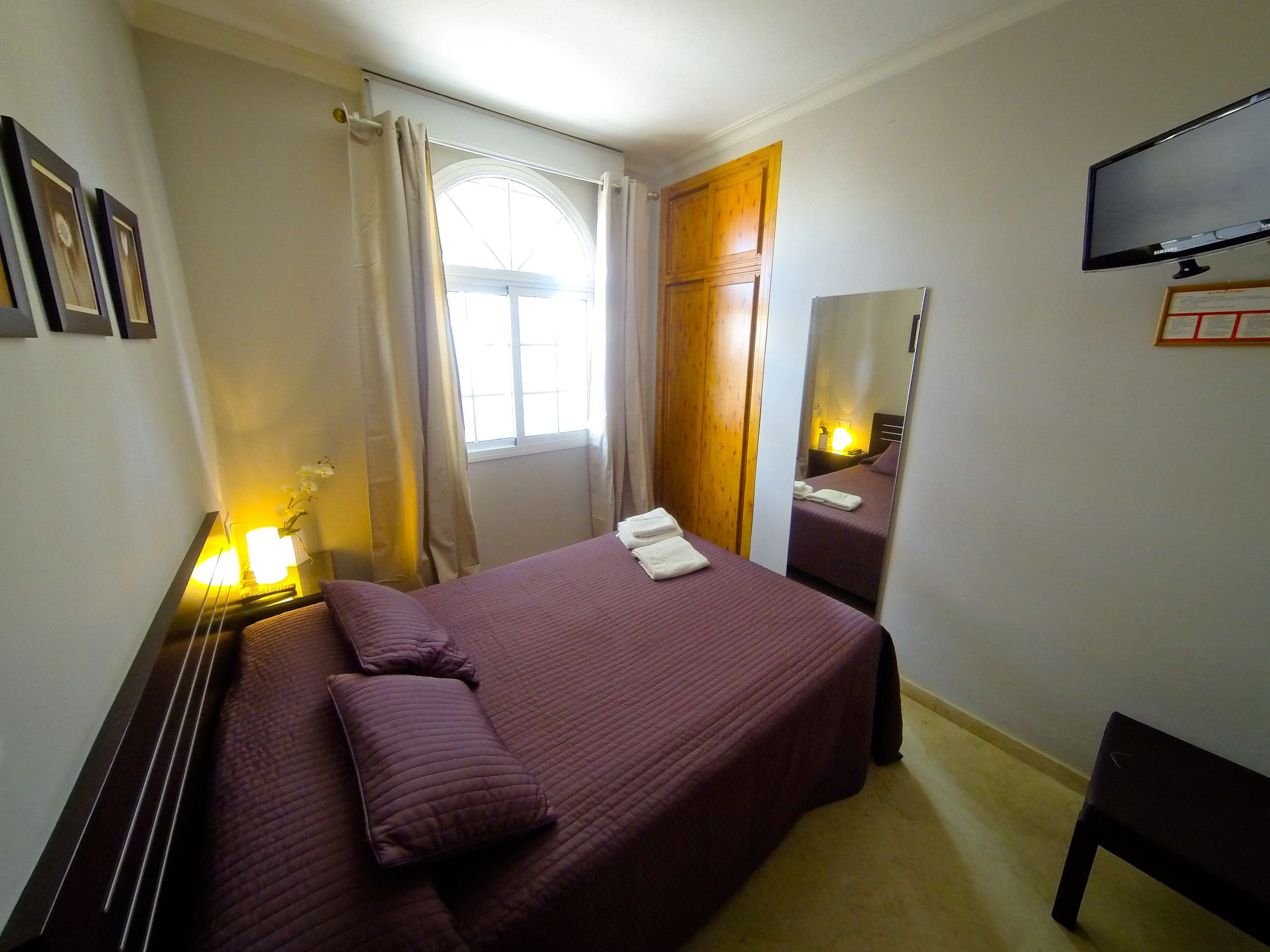 Фото Hostal La Muralla