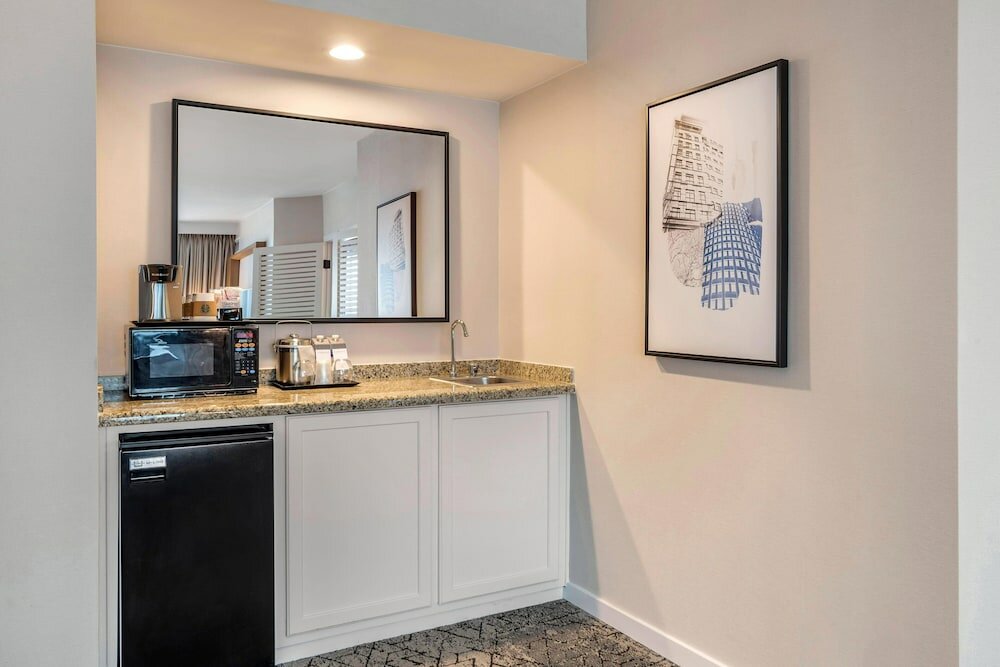 Фото Sheraton Suites Wilmington Downtown