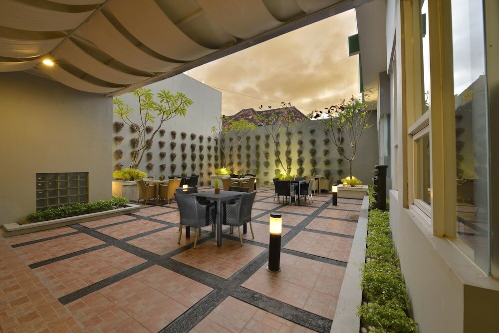 Фото Whiz Hotel Malioboro Yogyakarta