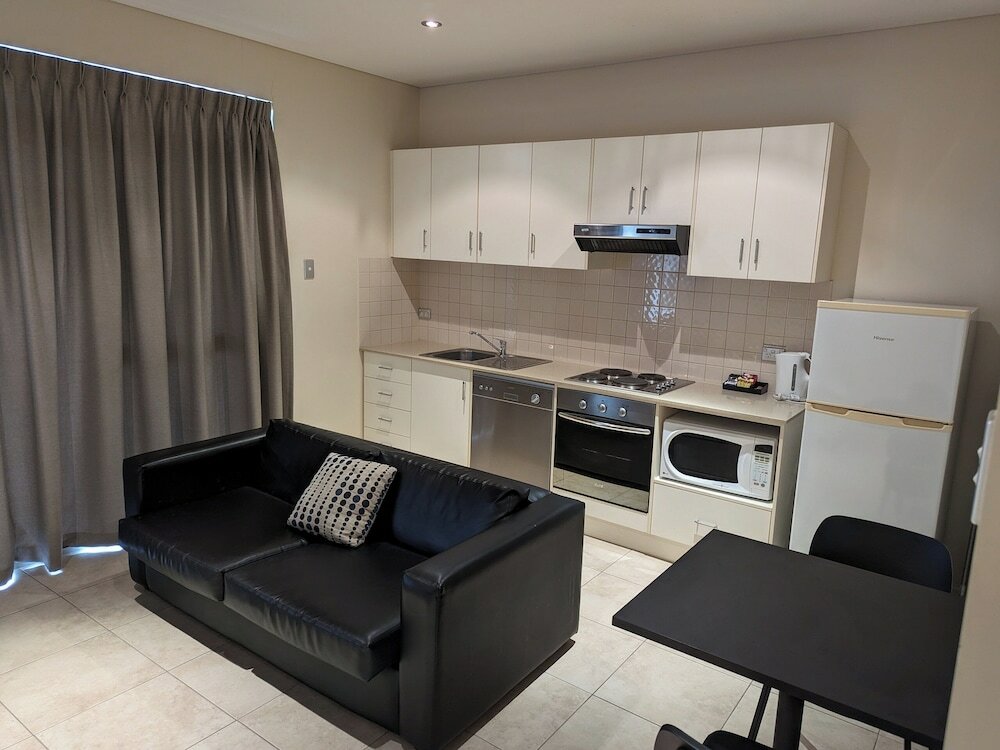 Фото Mawson Lakes Hotel & Function Centre
