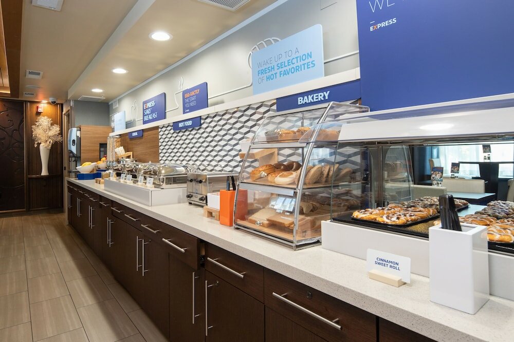 Фото Holiday Inn Express Redwood City-Central, an Ihg Hotel