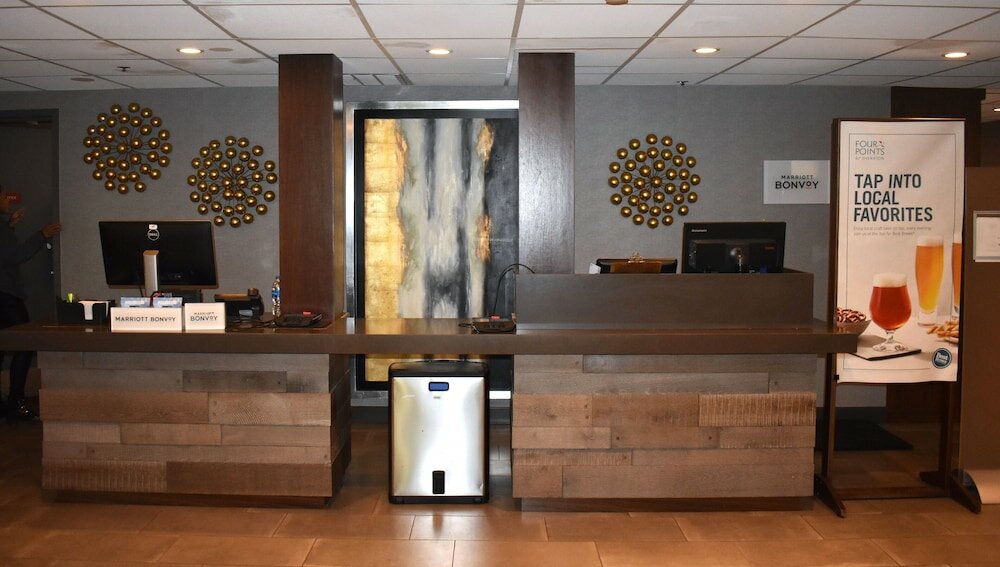 Фото Four Points by Sheraton Chicago Westchester/Oak Brook