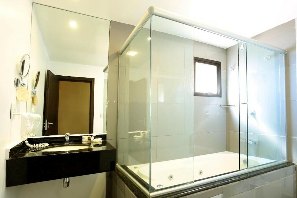 Фото Oasis Tower Hotel