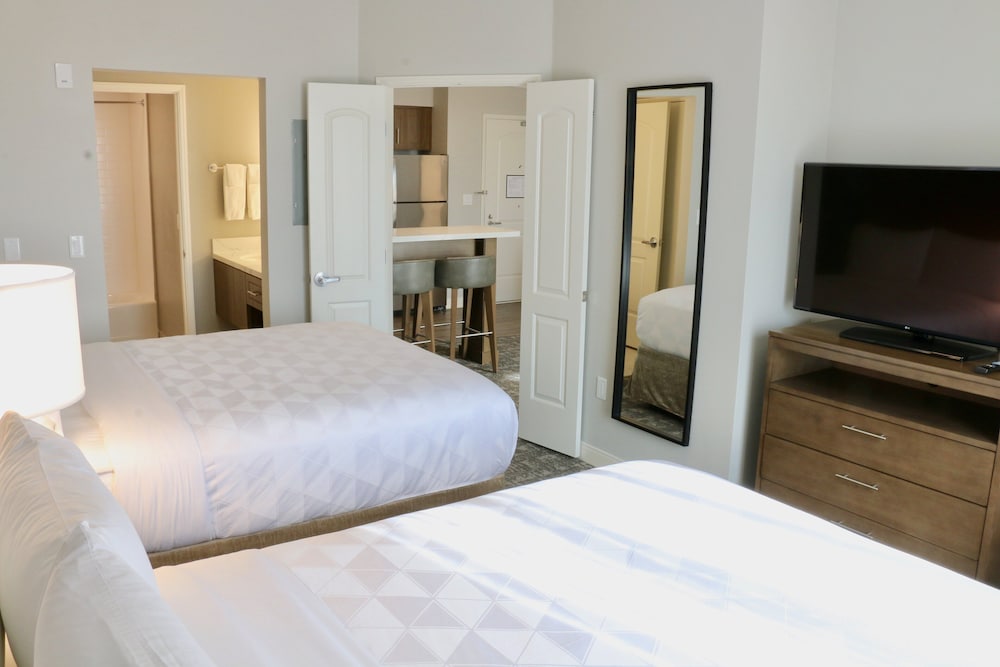 Фото Staybridge Suites Long Beach Airport, an Ihg Hotel