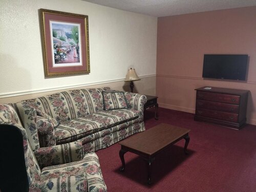 Гостиница Royal Inn & Suites в Батон-Руж