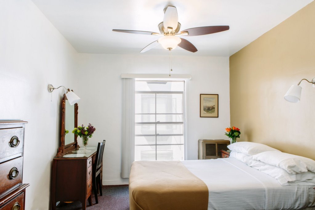 Фото Claremont Hotel