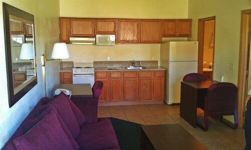 Гостиница Manor Suites в Хендерсоне