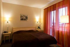 SPA Hotel Ezeri (Siguldas pagasts, Kalnabeites, LV-2150) ، فندق