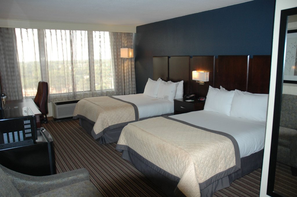 Фото Wyndham Garden Norfolk Downtown