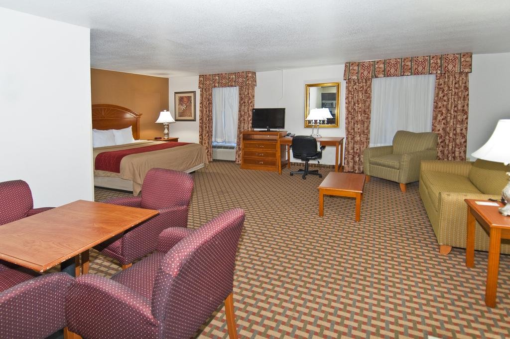 Фото Comfort Inn & Suites Near Medical Center