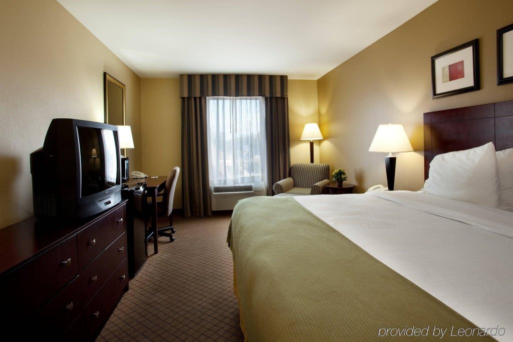 Фото Holiday Inn Express Hotel & Suites Lafayette, an Ihg Hotel