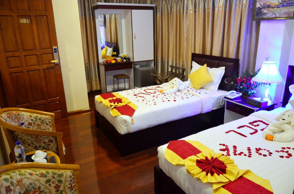 Фото Golden City Light Hotel