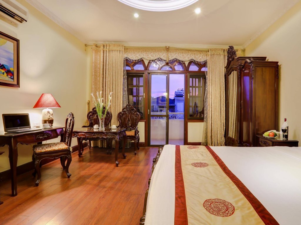 Фото Hanoi Little Town Hotel