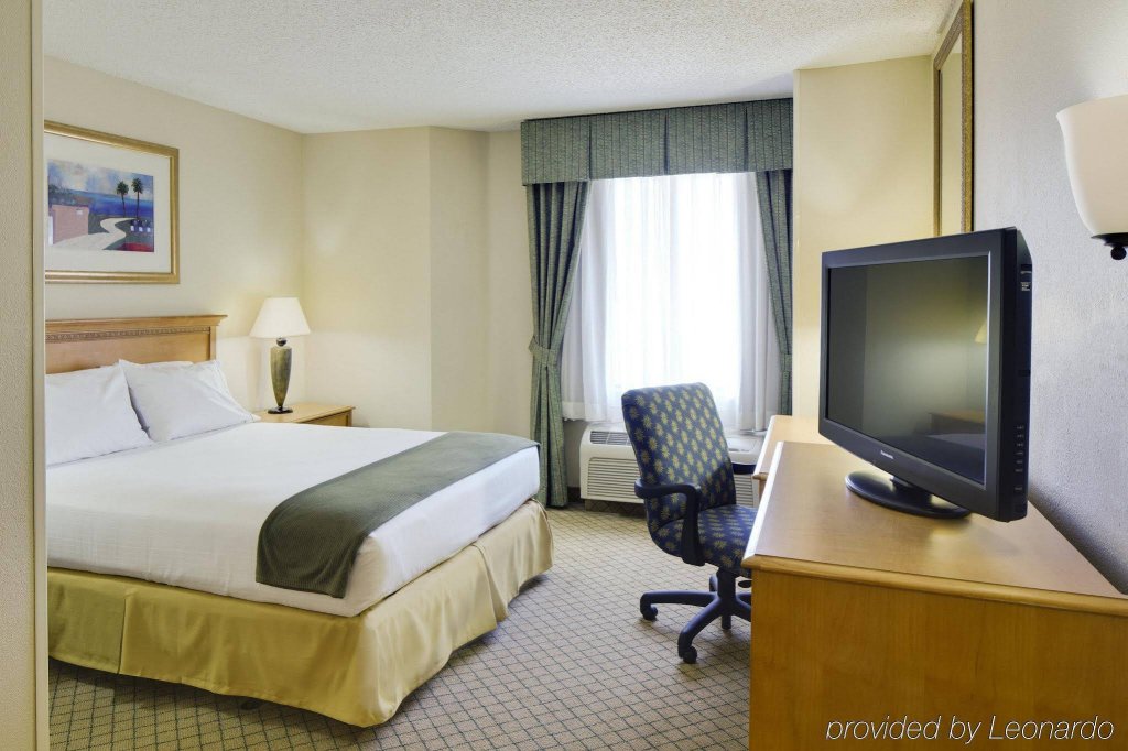 Фото Holiday Inn Express & Suites Nearest Universal Orlando, an Ihg Hotel