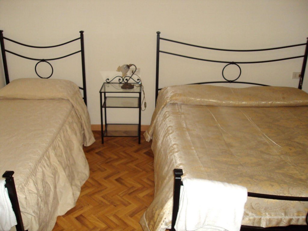 Фото Opera Street In Vatican Hotel