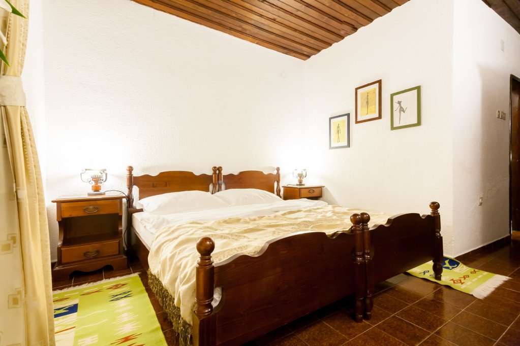 Фото Apartments Antigona Old Town