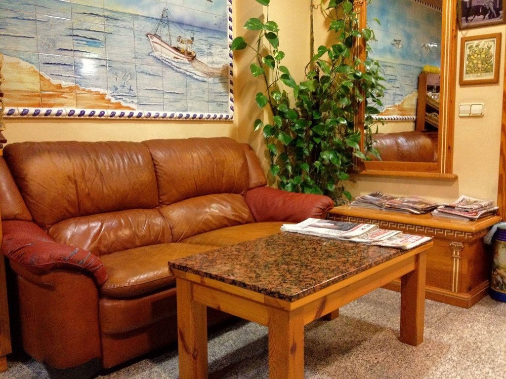 Фото Hostal Los Corchos