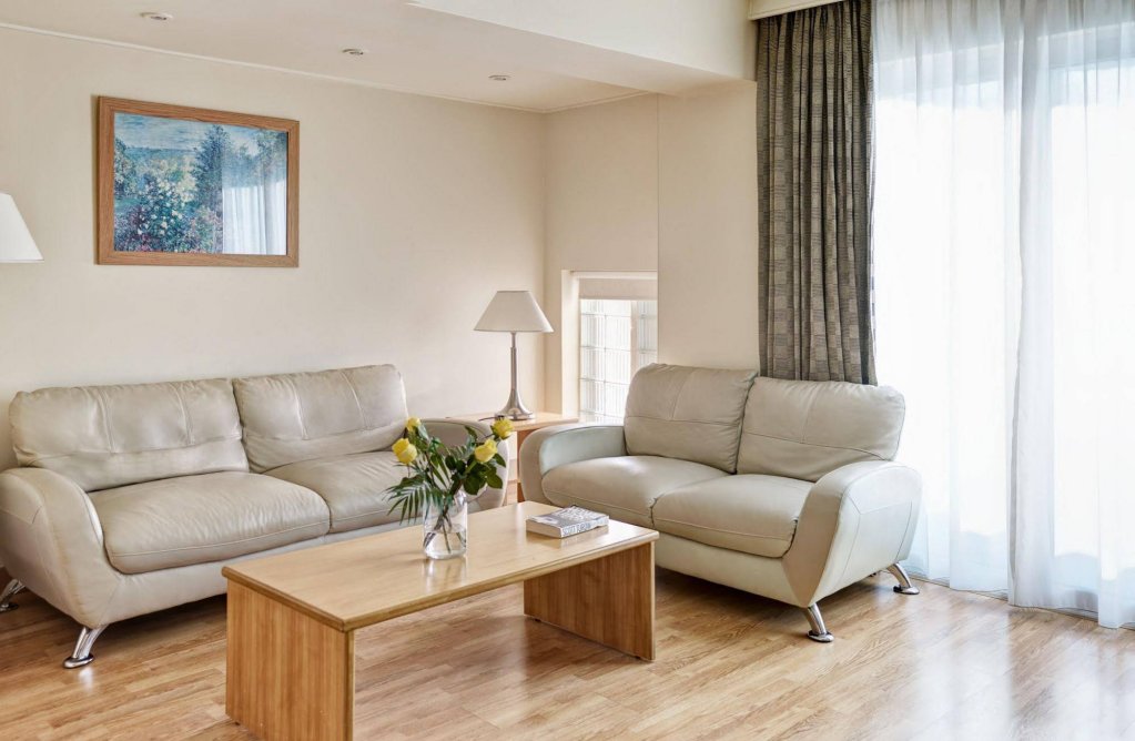 Фото Blazer Suites Hotel