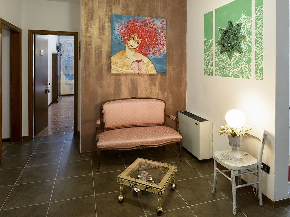 Фото Hotel Porta Marmorea