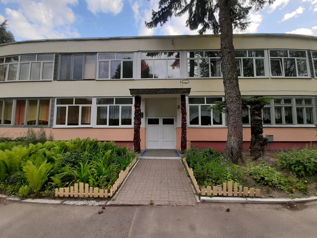 Escuela privada Shkola Vozrozhdeniye Uchebno-Pedagogichesky kompleks ChUO, , foto