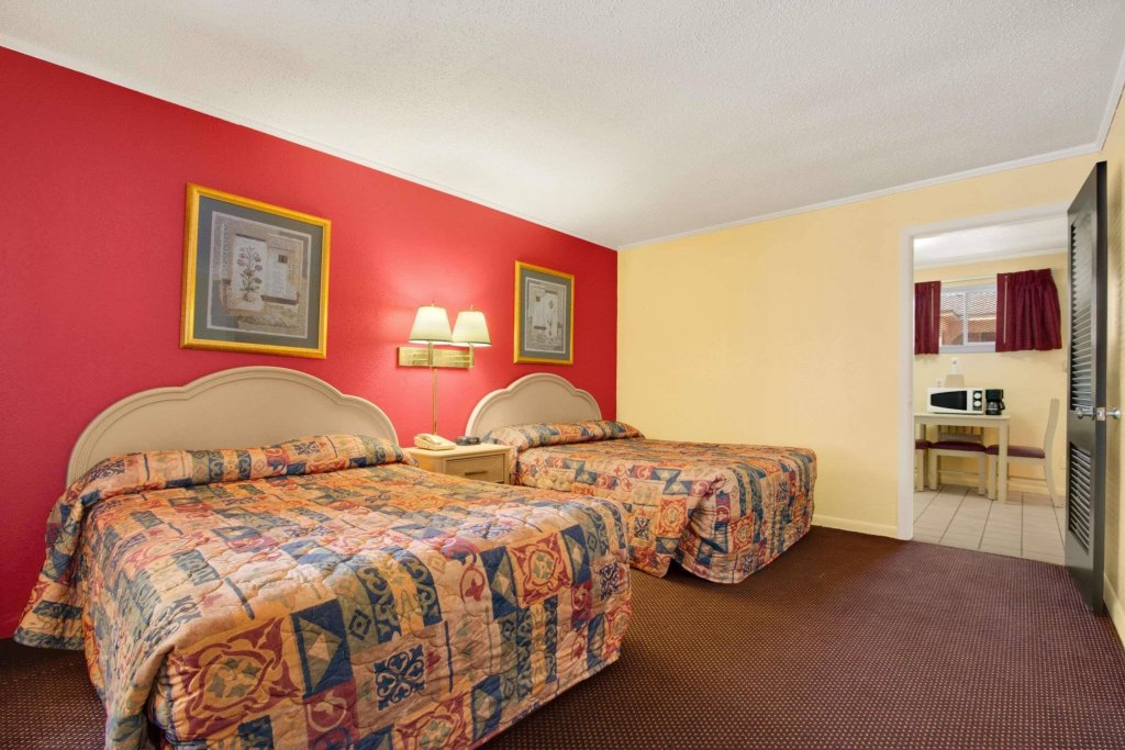 Фото Royal Palace Inn & Suites