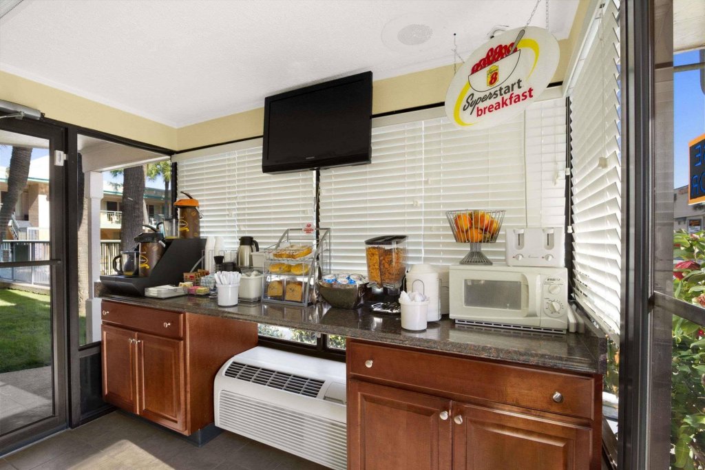 Фото Royal Palace Inn & Suites