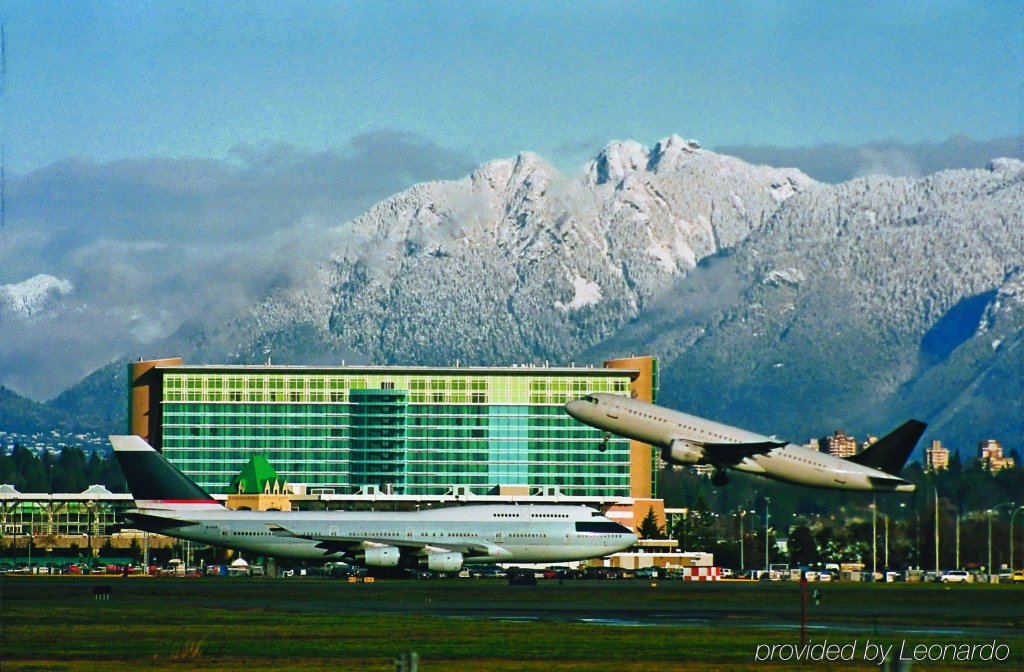 Фото Fairmont Vancouver Airport