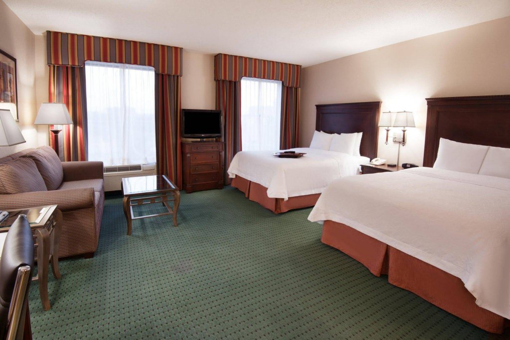 Фото Hampton Inn & Suites Newark-Harrison-Riverwalk