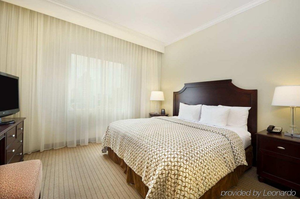 Фото Embassy Suites Tampa Downtown