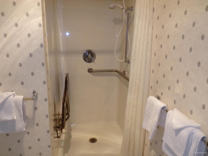 Фото Bavarian Haus Lakefront Inn