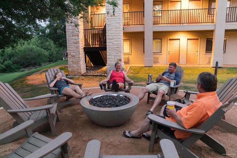 Фото Fredericksburg Inn & Suites