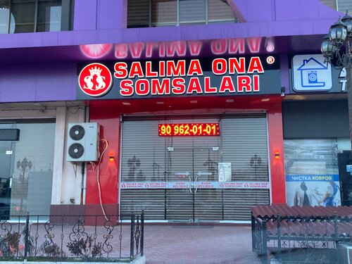 Екі жігіттің бір қызды сиқығанын қараңыз