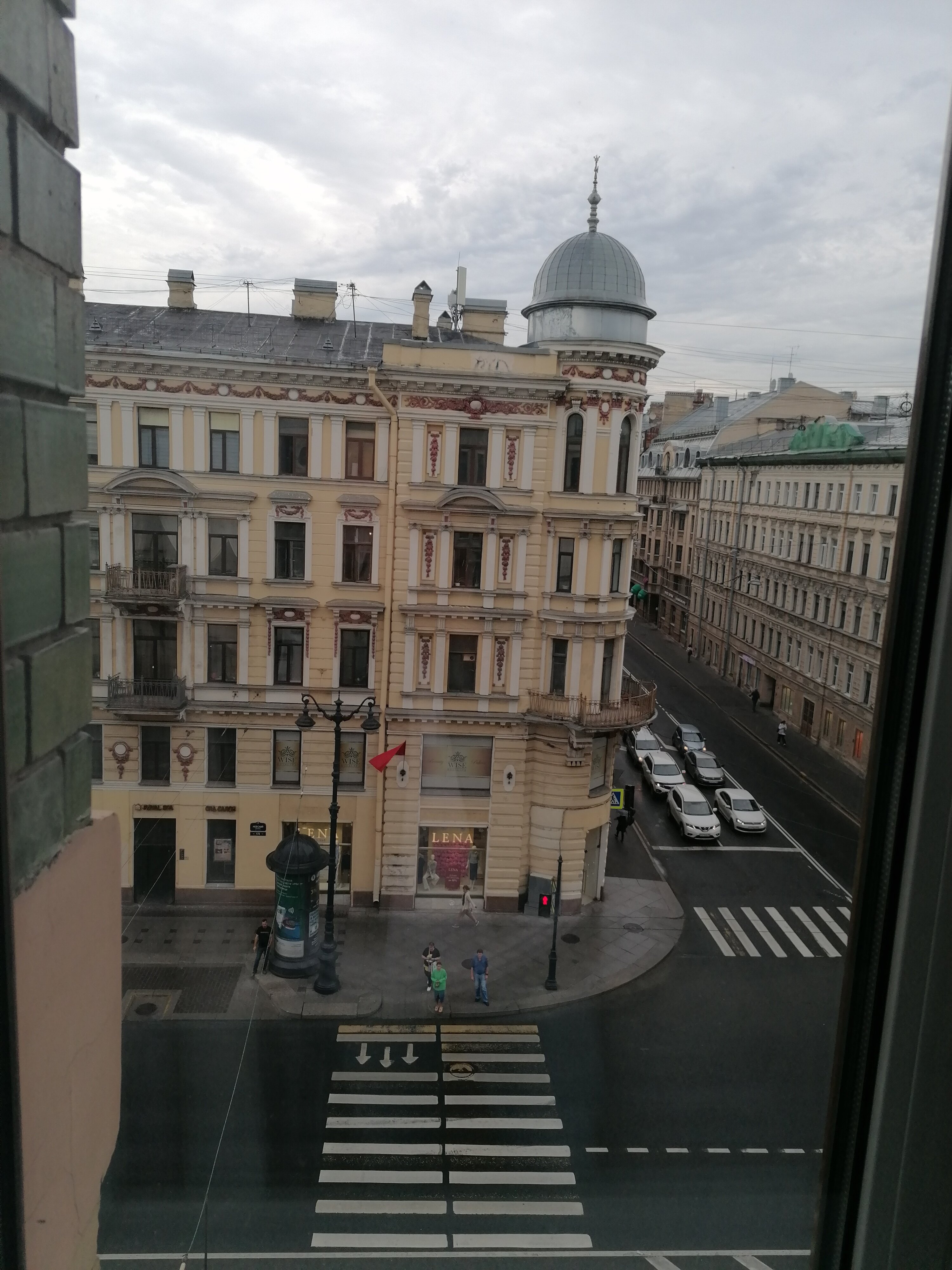 Фото Демократ на Невском 147