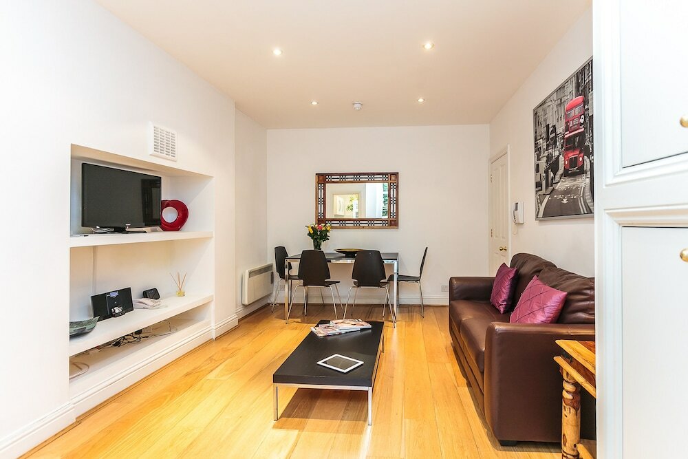 Фото Earl's Court - Longridge Road