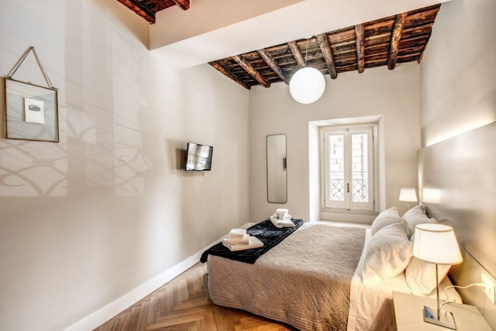 Фото Trevi Fountain Superior 3 bdr apartment