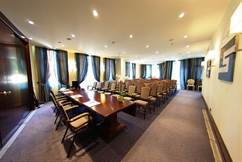 Фото Arbiana Hotel