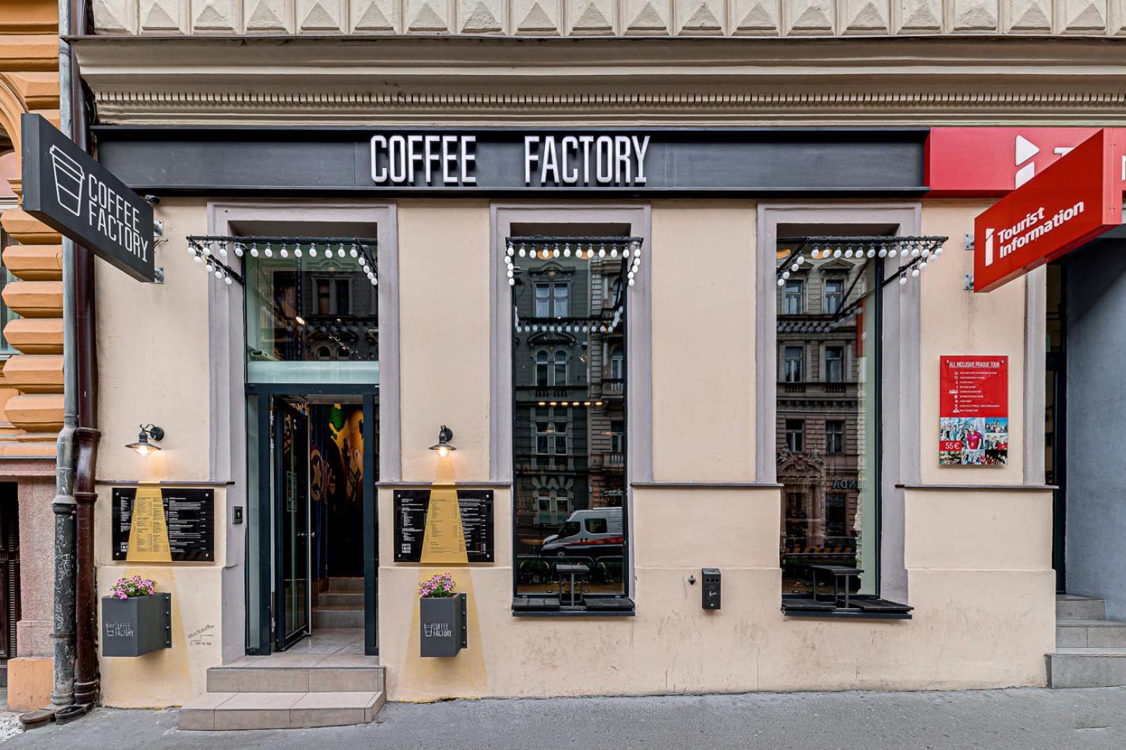 Фото Royal Court Apartments