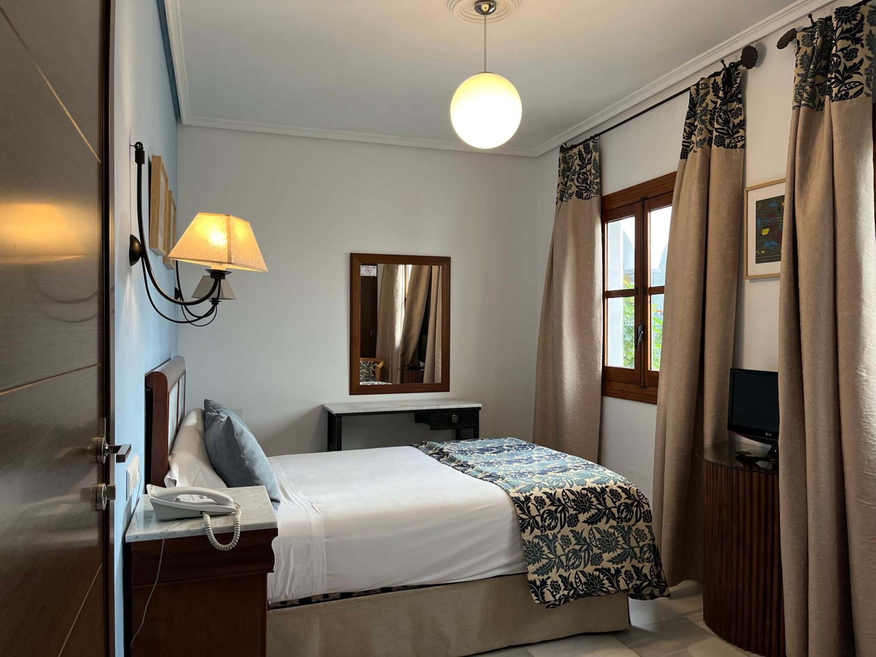 Фото Hotel Maestre