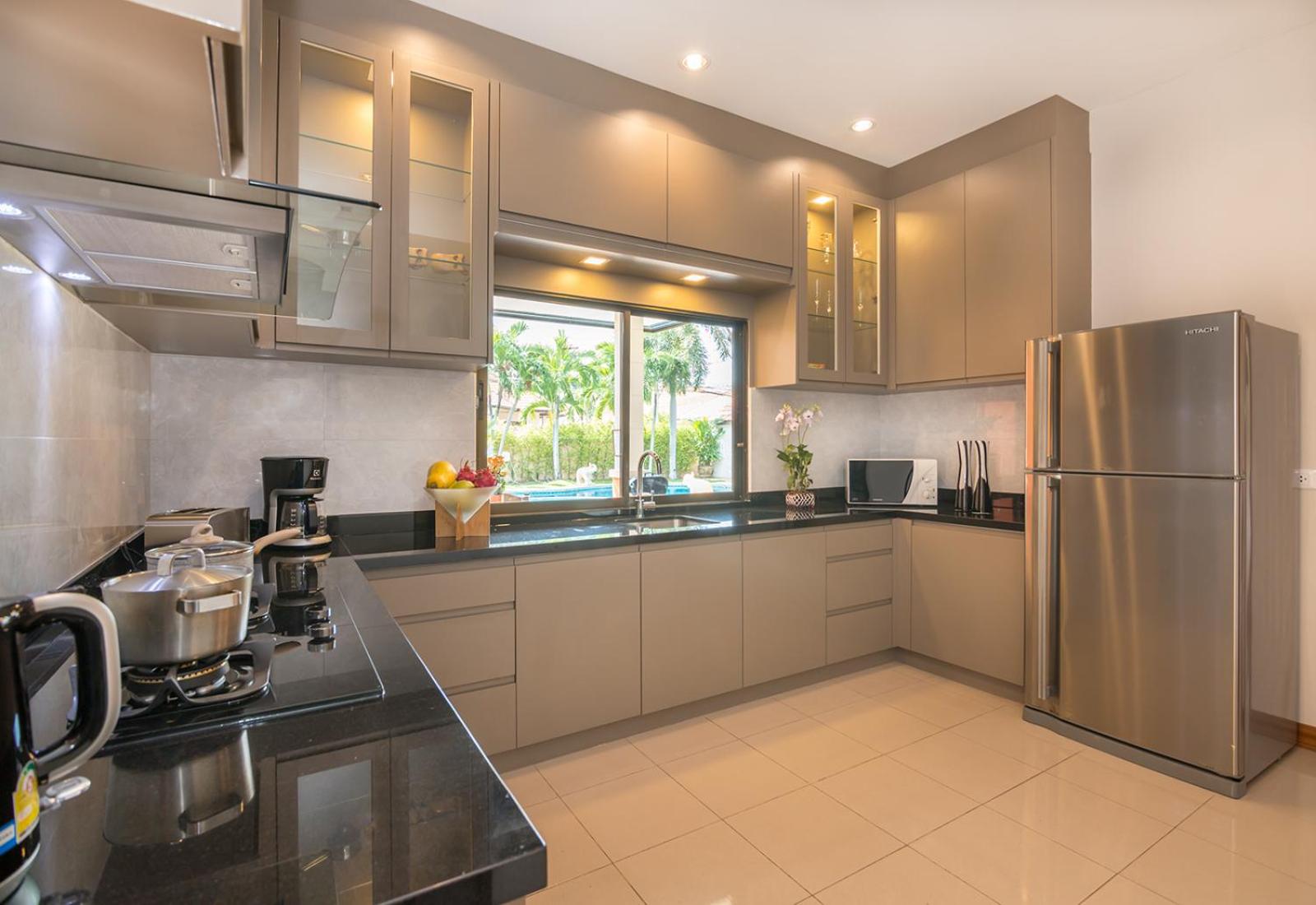 Фото Pattaya Hill, Near the City and Beach