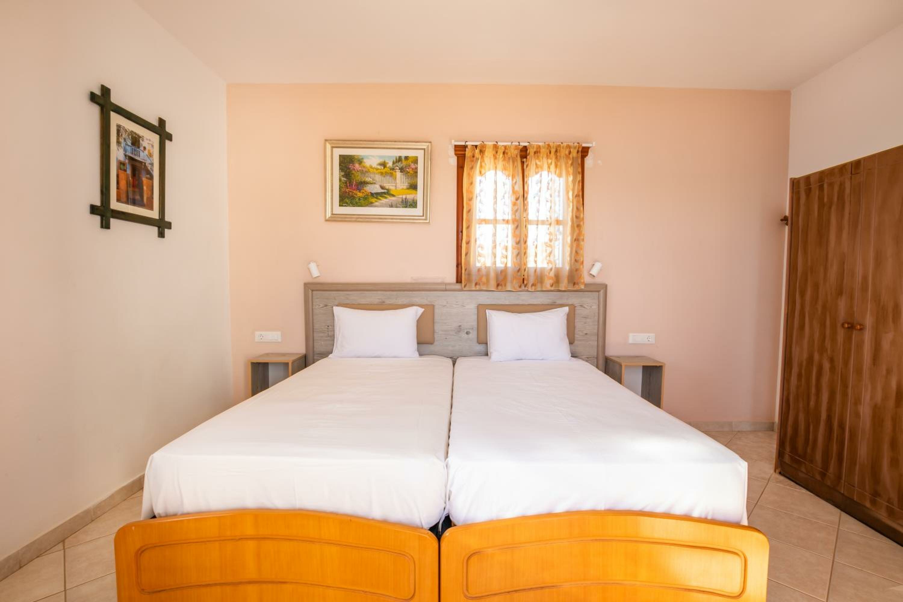 Фото Arhontiko Hotel