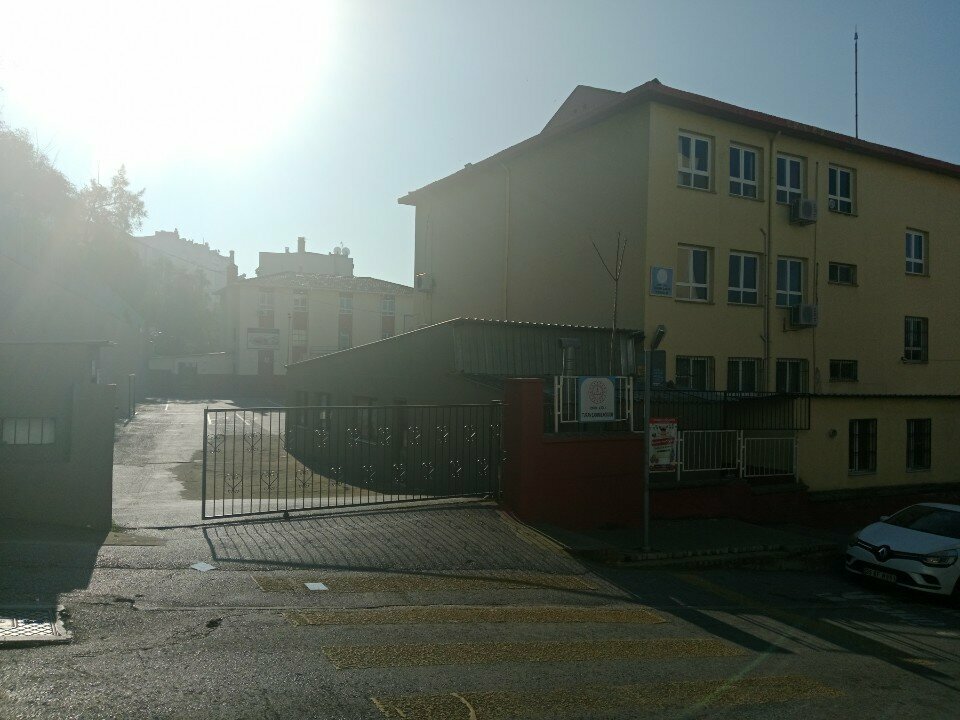 Primary school Turan Cakin Primary School, Izmir, photo