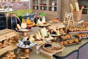 Гостиница Mövenpick Hotel Tahlia Jeddah