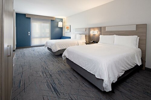 Гостиница Holiday Inn Express & Suites Valencia - Santa Clarita, an Ihg Hotel в Санта-Кларите