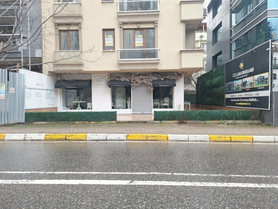 Paint equipment Cisem's Workshop, Istanbul, photo