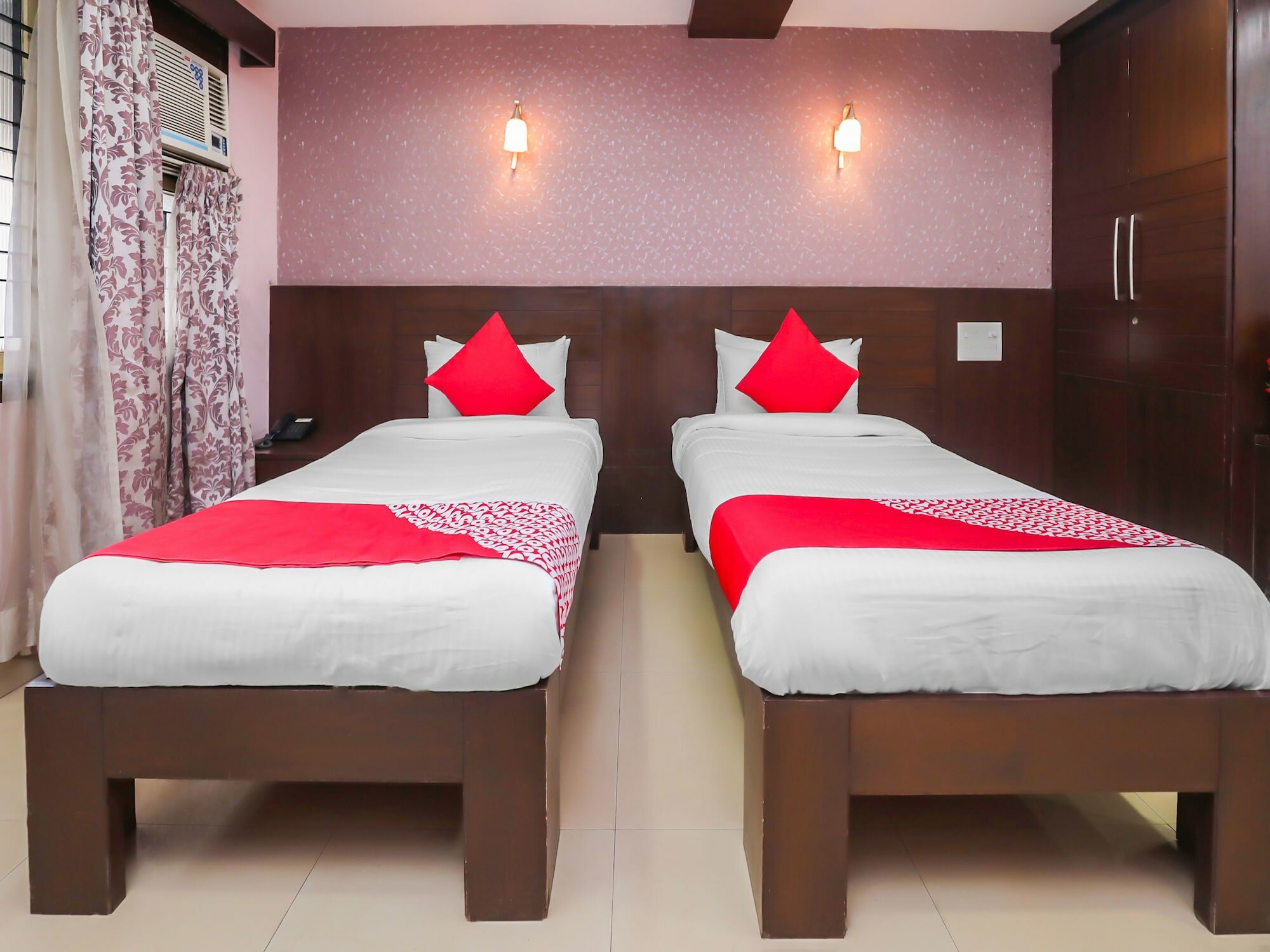 Фото Srinivas Saffron Hotel