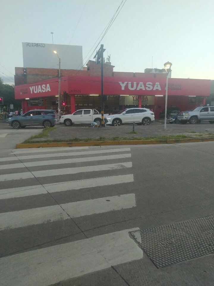 Batteries and chargers Yuasa, Santa Cruz de la Sierra, photo