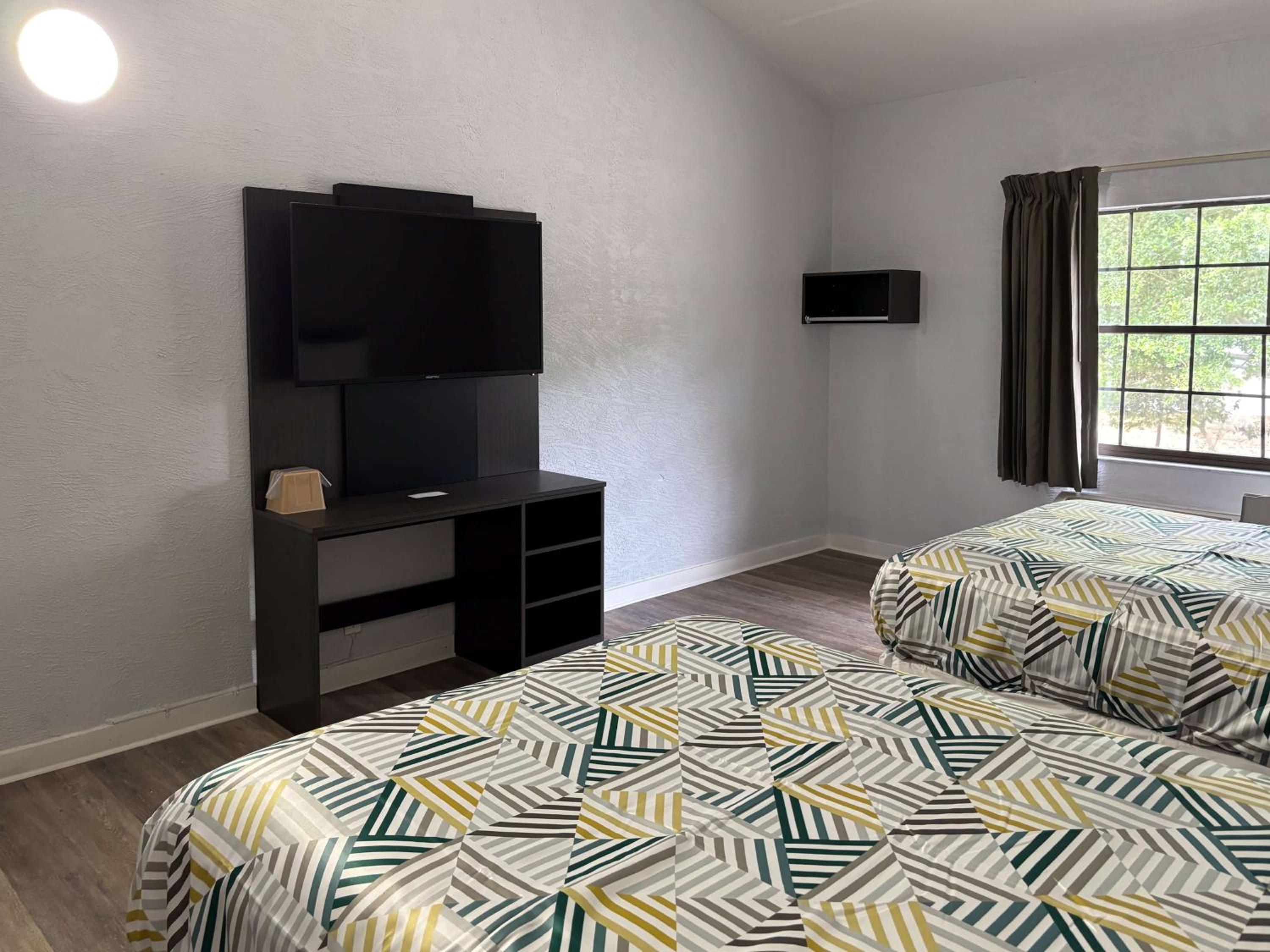 Фото La Casa Inn & Suites