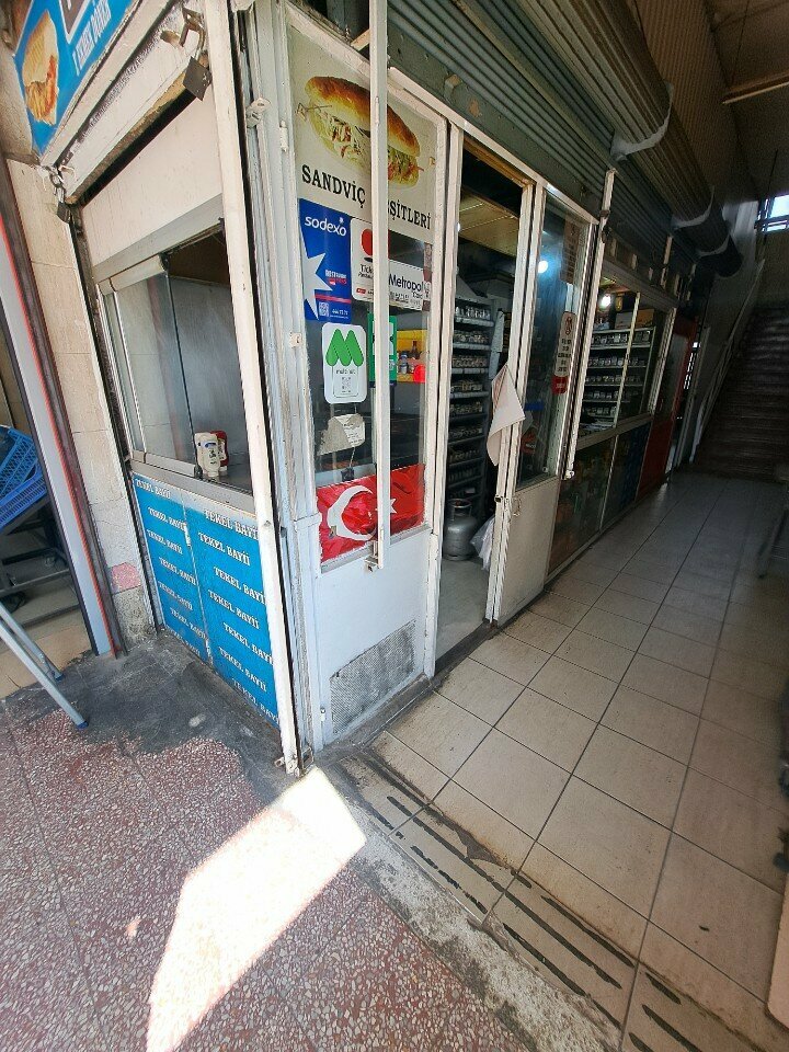 Tobacco and smoking accessories shop Saygin Liquor Store, Izmir, photo