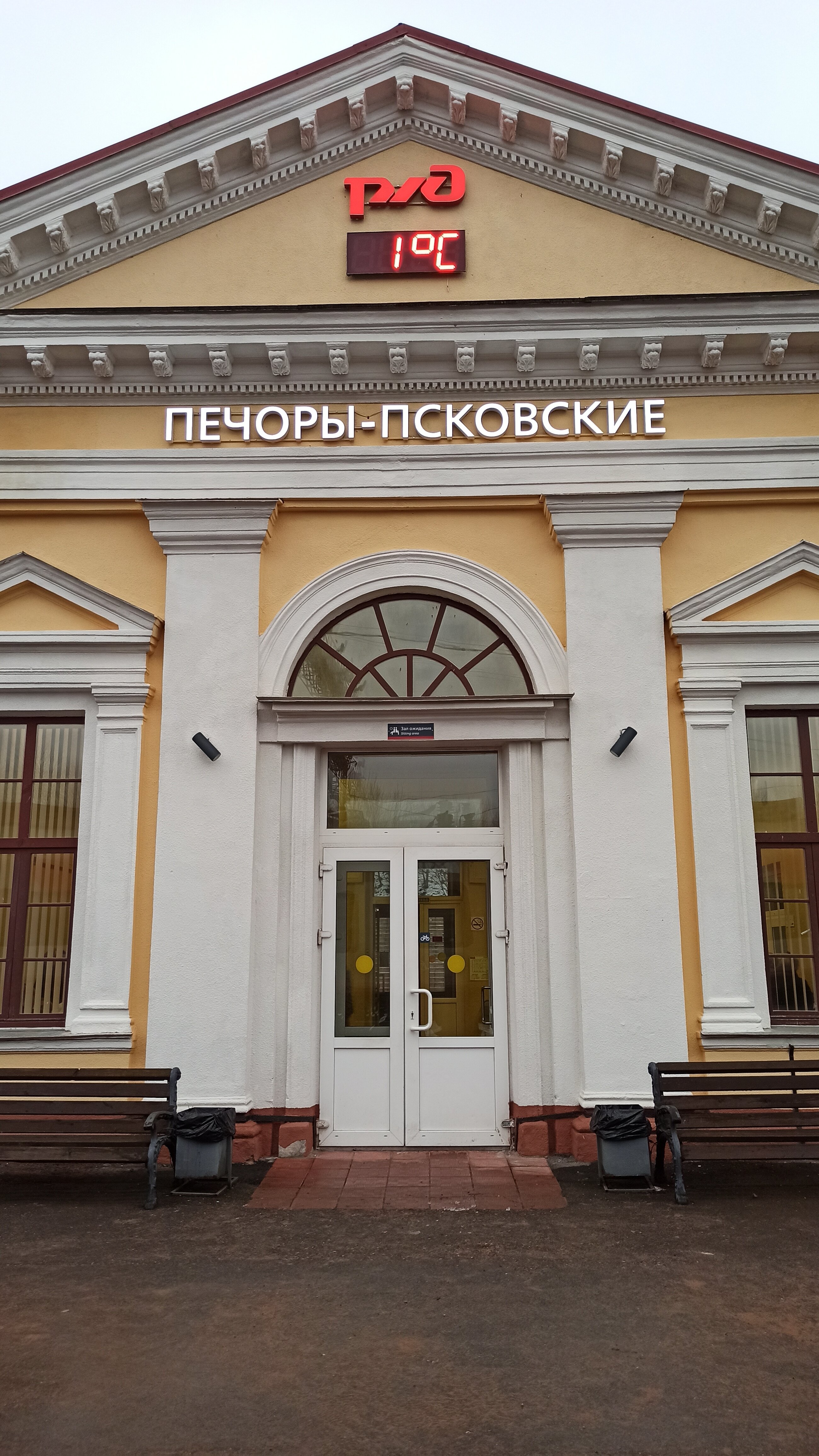 Әдемі қыздардың жеке суреттері